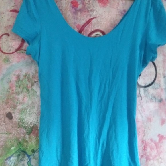 Catrise short sleeved ruched t-shirt medium. - Picture 2 of 4